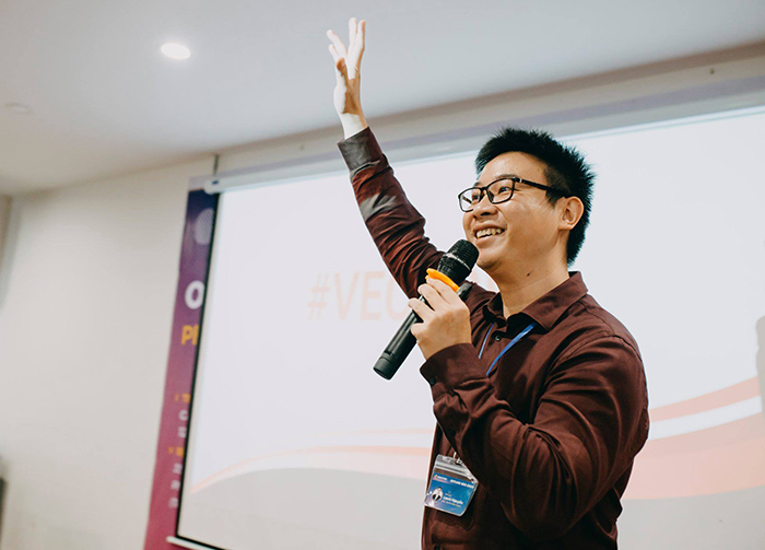 Laevis Nguyễn chia sẻ về khái niệm Vector - data computing trong buổi hội thảo SEO offline - Phát triển toàn diện